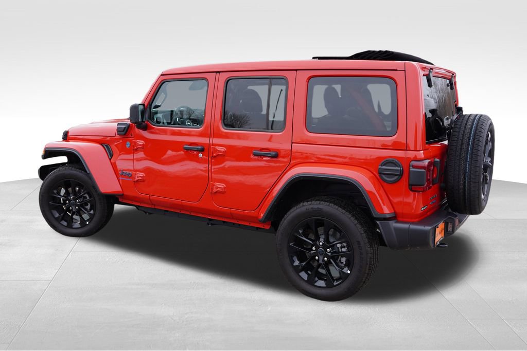 Certified 2025 Jeep Wrangler Unlimited Sahara w/ Safety Group image 8