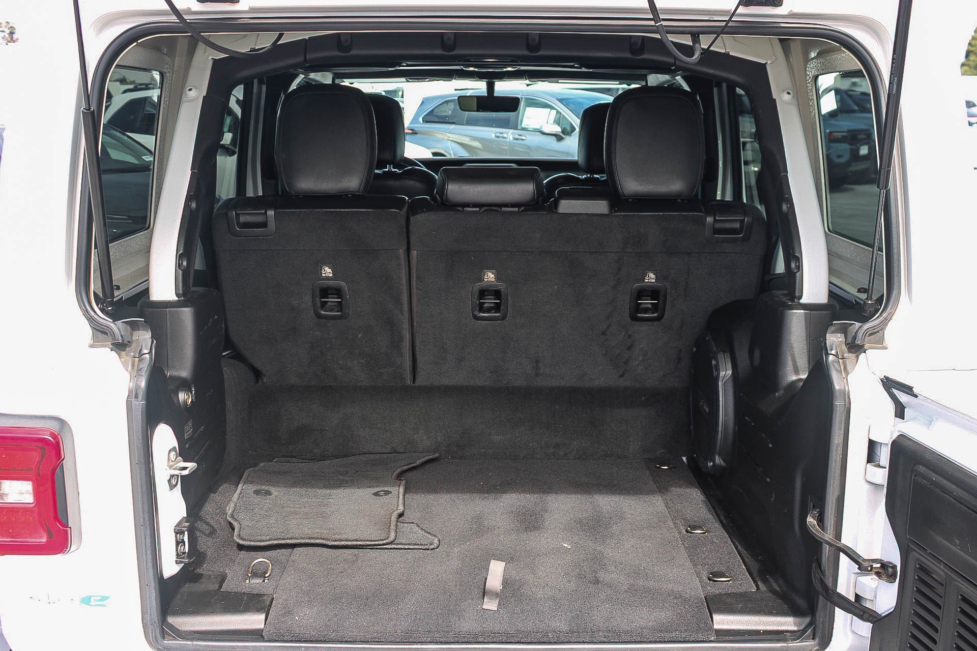 Used 2022 Jeep Wrangler Unlimited Sahara image 26