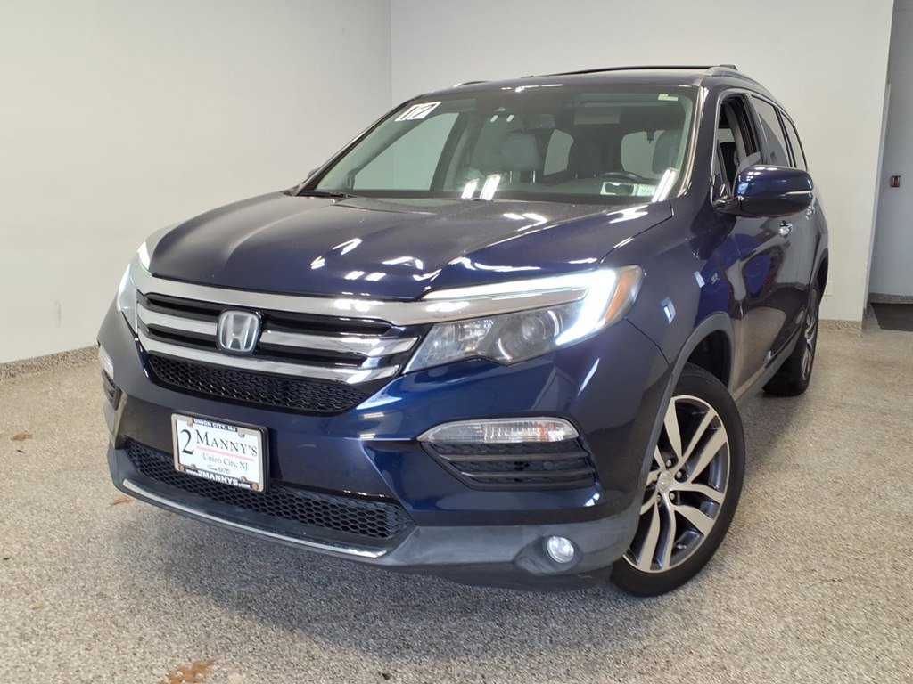 Used 2017 Honda Pilot Touring image 1