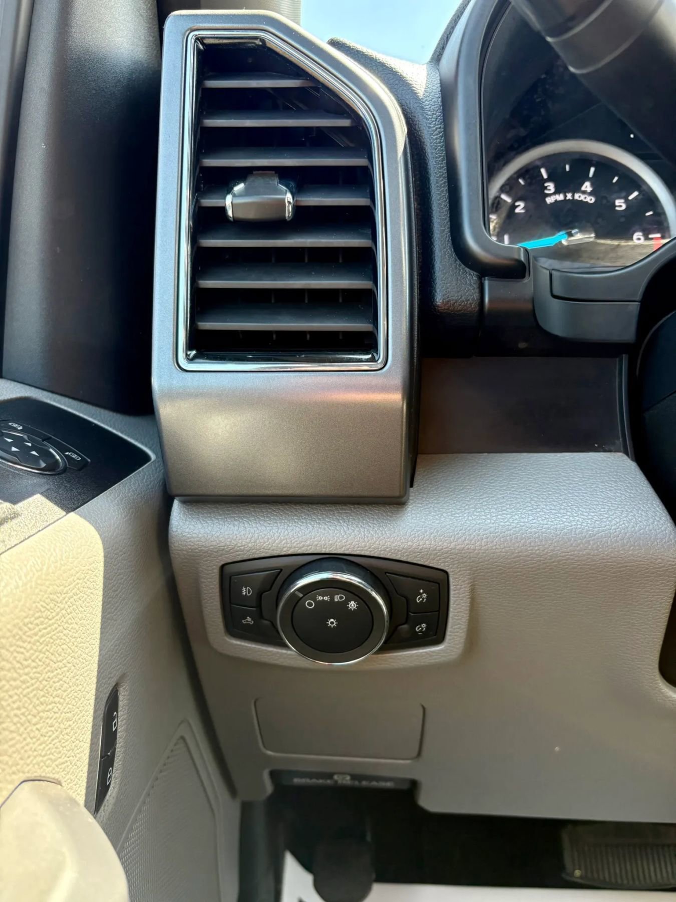 Used 2019 Ford F250 XLT w/ XLT Value Package image 26