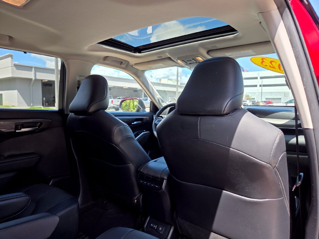 Used 2023 Toyota Highlander Limited FWD image 16
