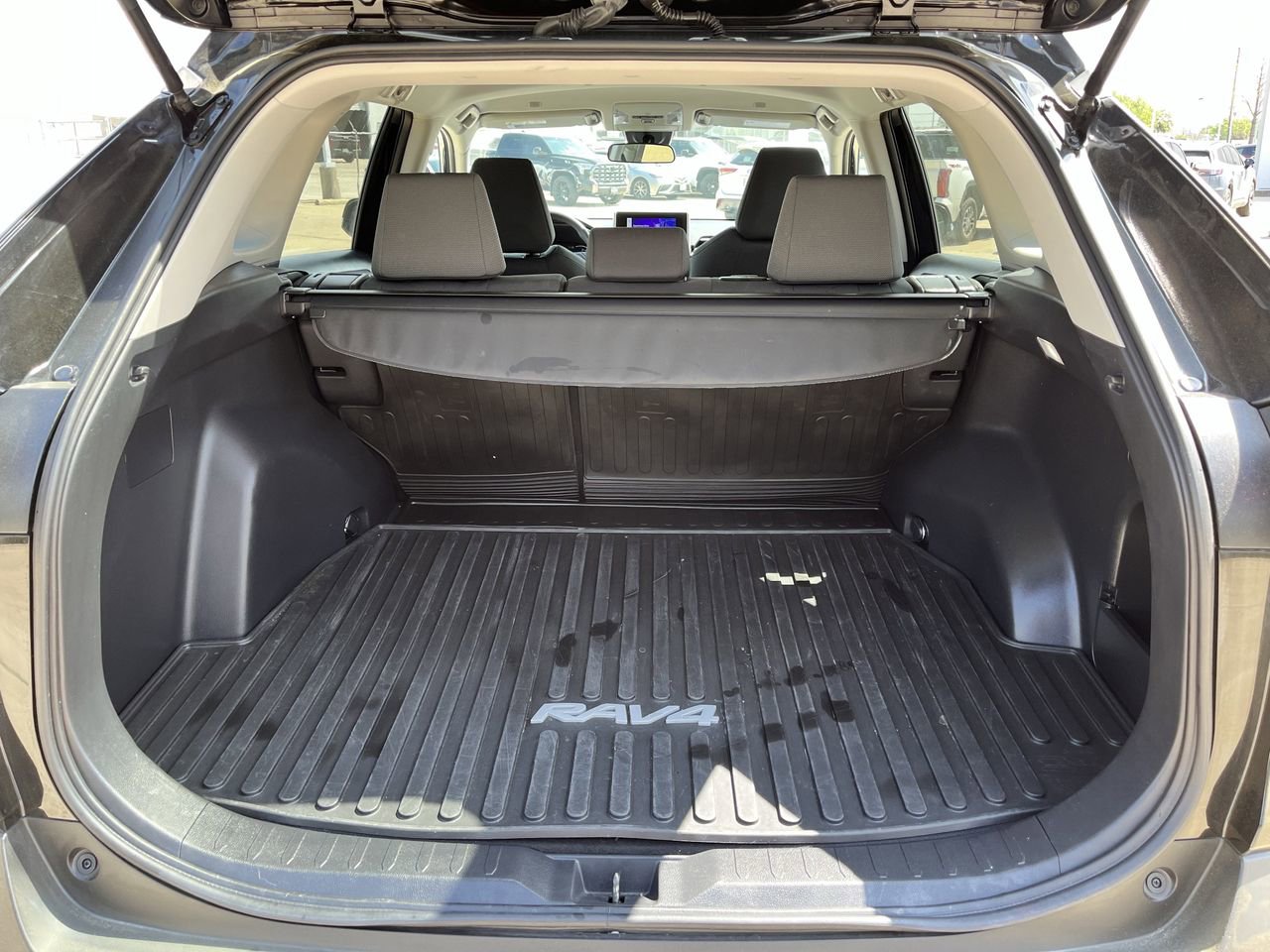 Used 2024 Toyota RAV4 XLE image 27