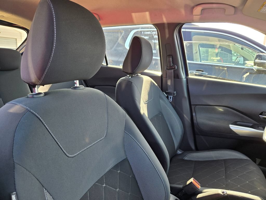 Used 2019 Nissan Kicks SV FWD image 14