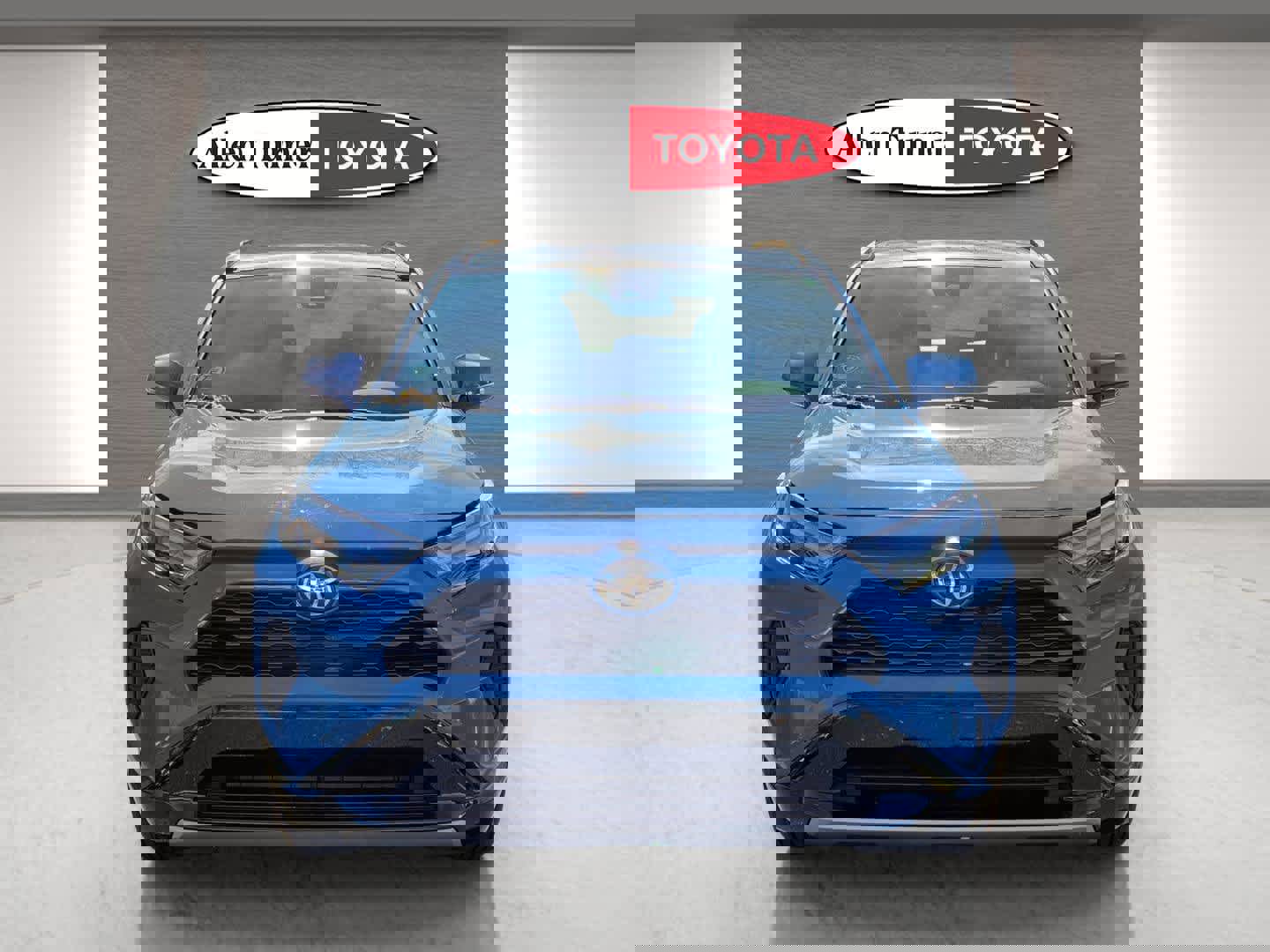 Used 2025 Toyota RAV4 SE image 4