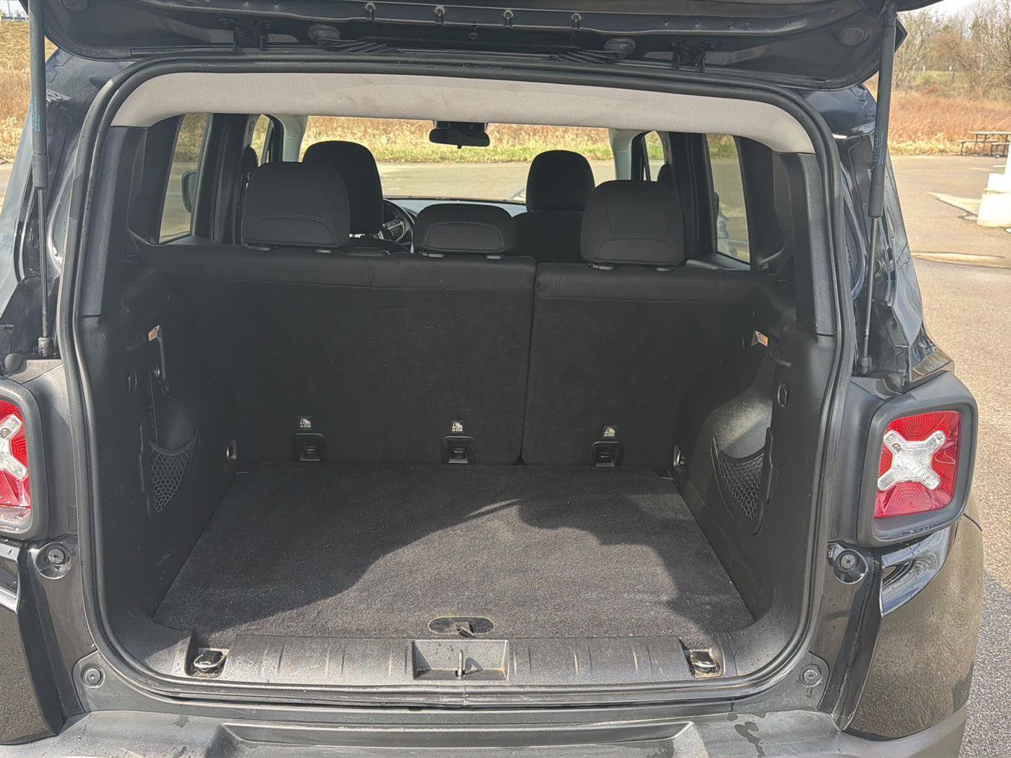 Used 2016 Jeep Renegade Latitude w/ Cold Weather Group image 11