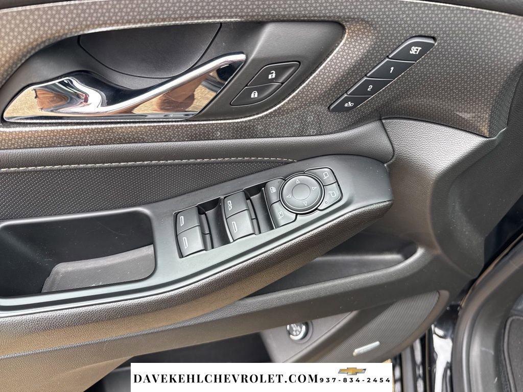 Used 2023 Chevrolet Traverse Premier w/ Redline Edition image 9