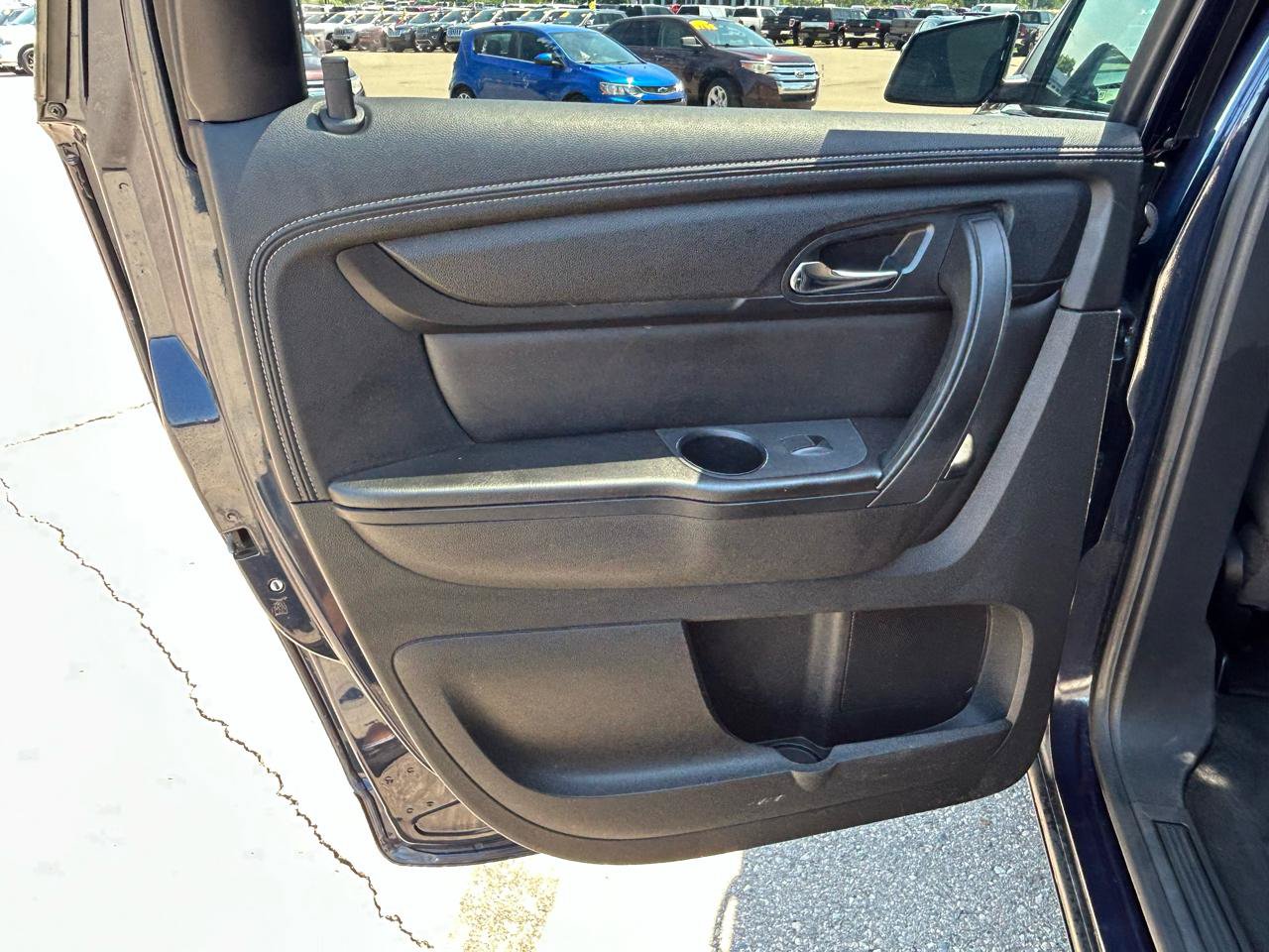 Used 2017 Chevrolet Traverse LT w/ Style and Technology Package FWD image 14