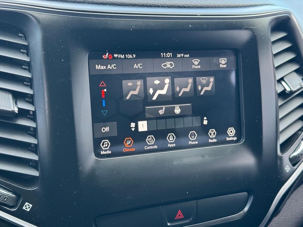 Used 2019 Jeep Cherokee Latitude w/ Cold Weather Group image 24