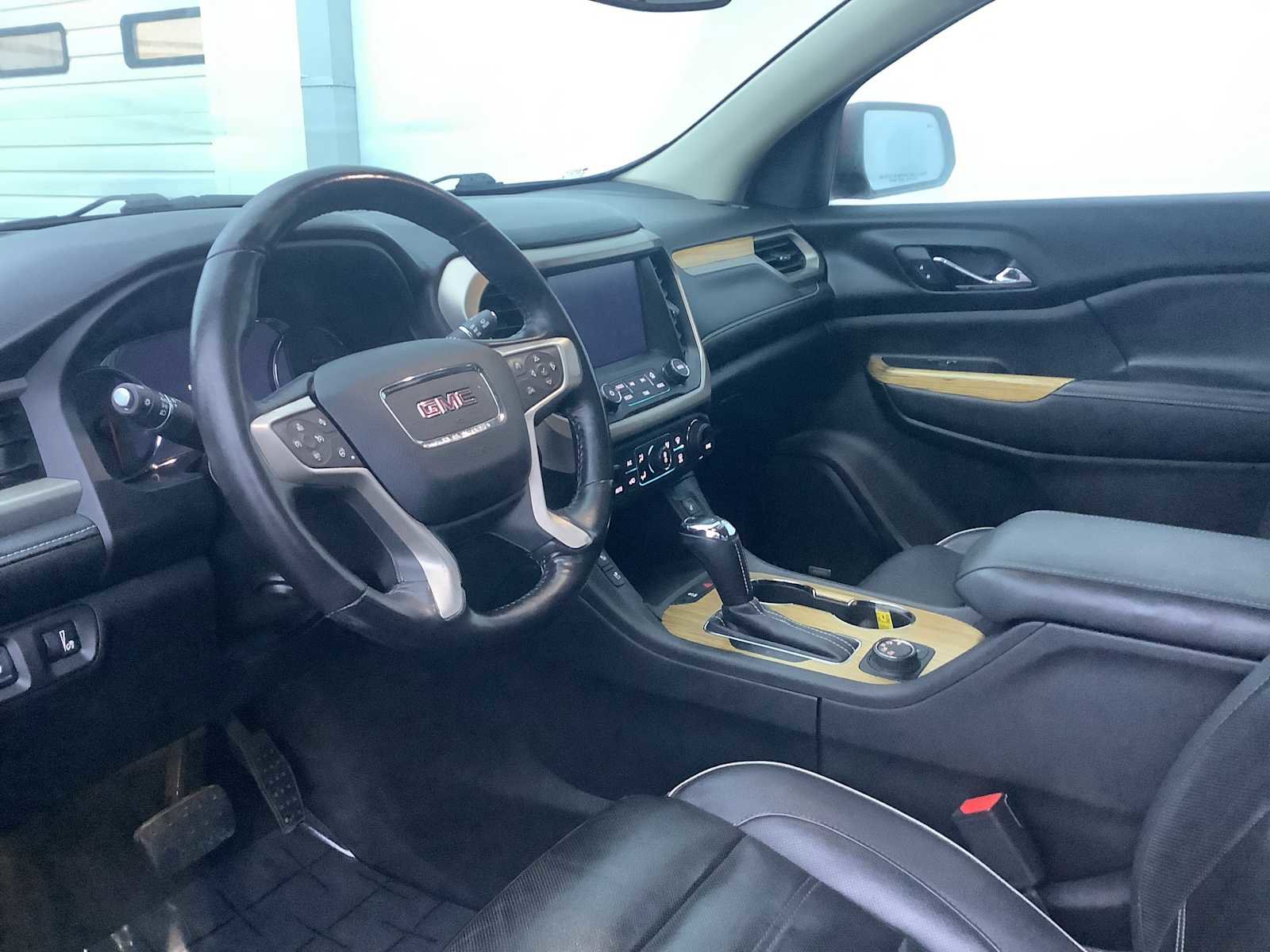 Used 2017 GMC Acadia Denali w/ Technology Package image 3