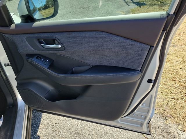 Used 2023 Nissan Rogue SV image 35