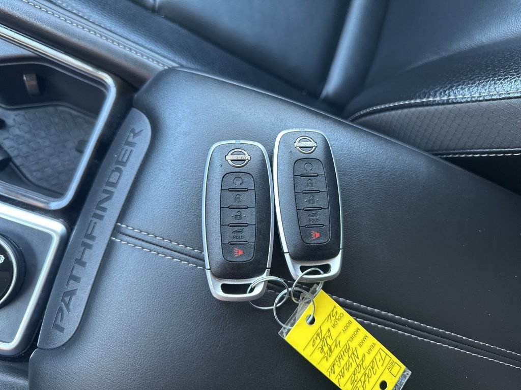 Used 2025 Nissan Pathfinder SL AWD/4WD image 40