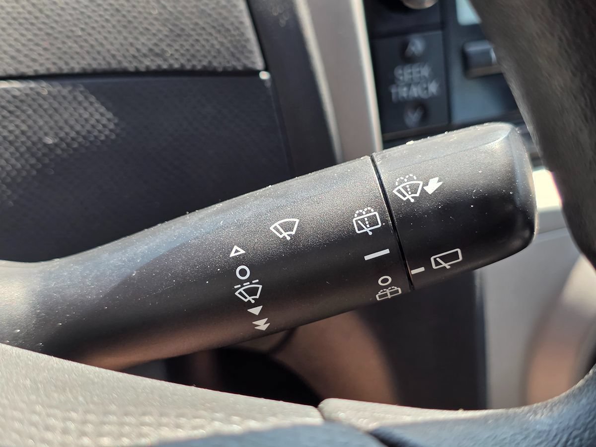 Used 2010 Toyota Yaris 4-Door Hatchback FWD image 44