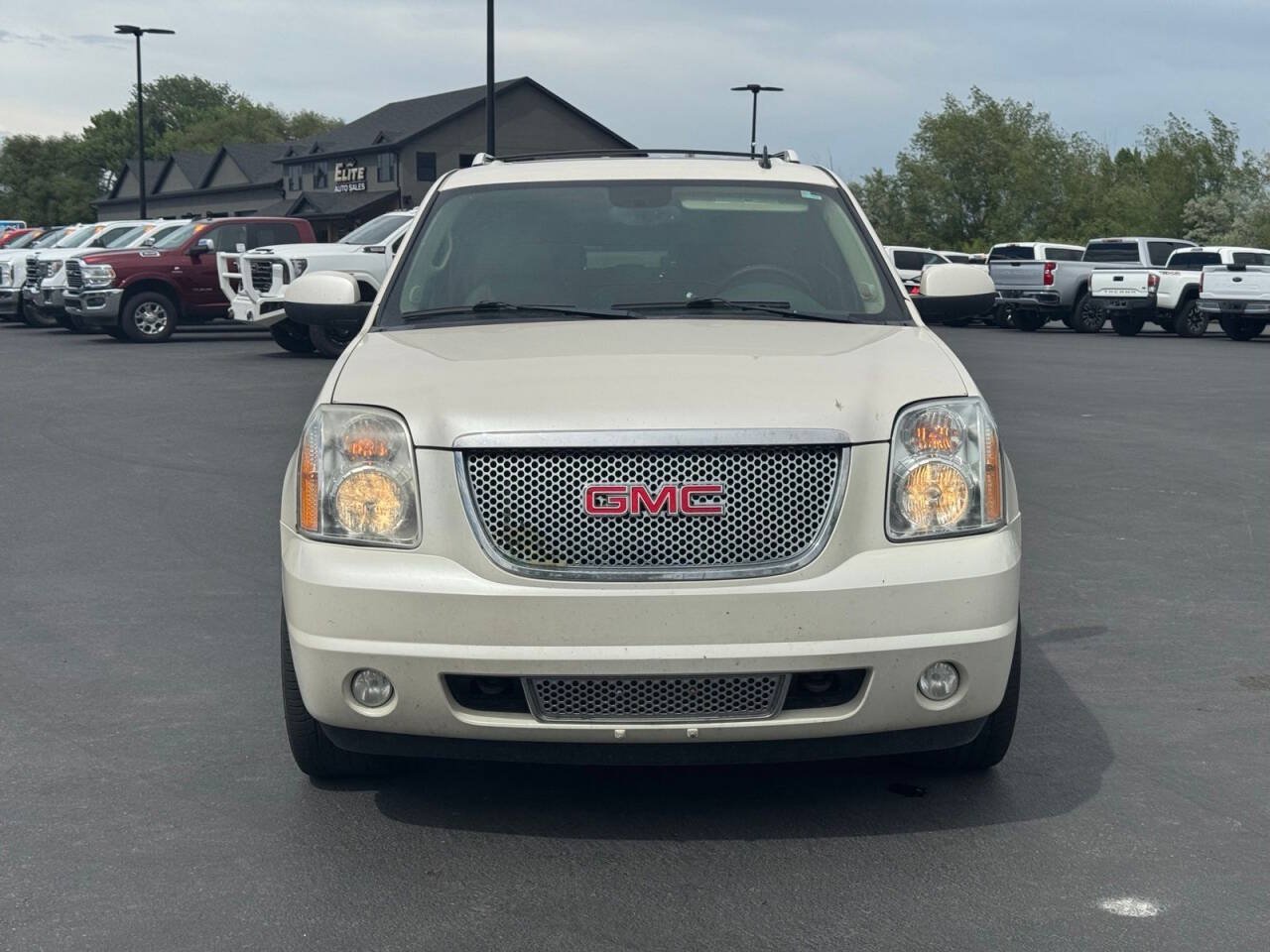 Used 2013 GMC Yukon XL Denali AWD/4WD image 2