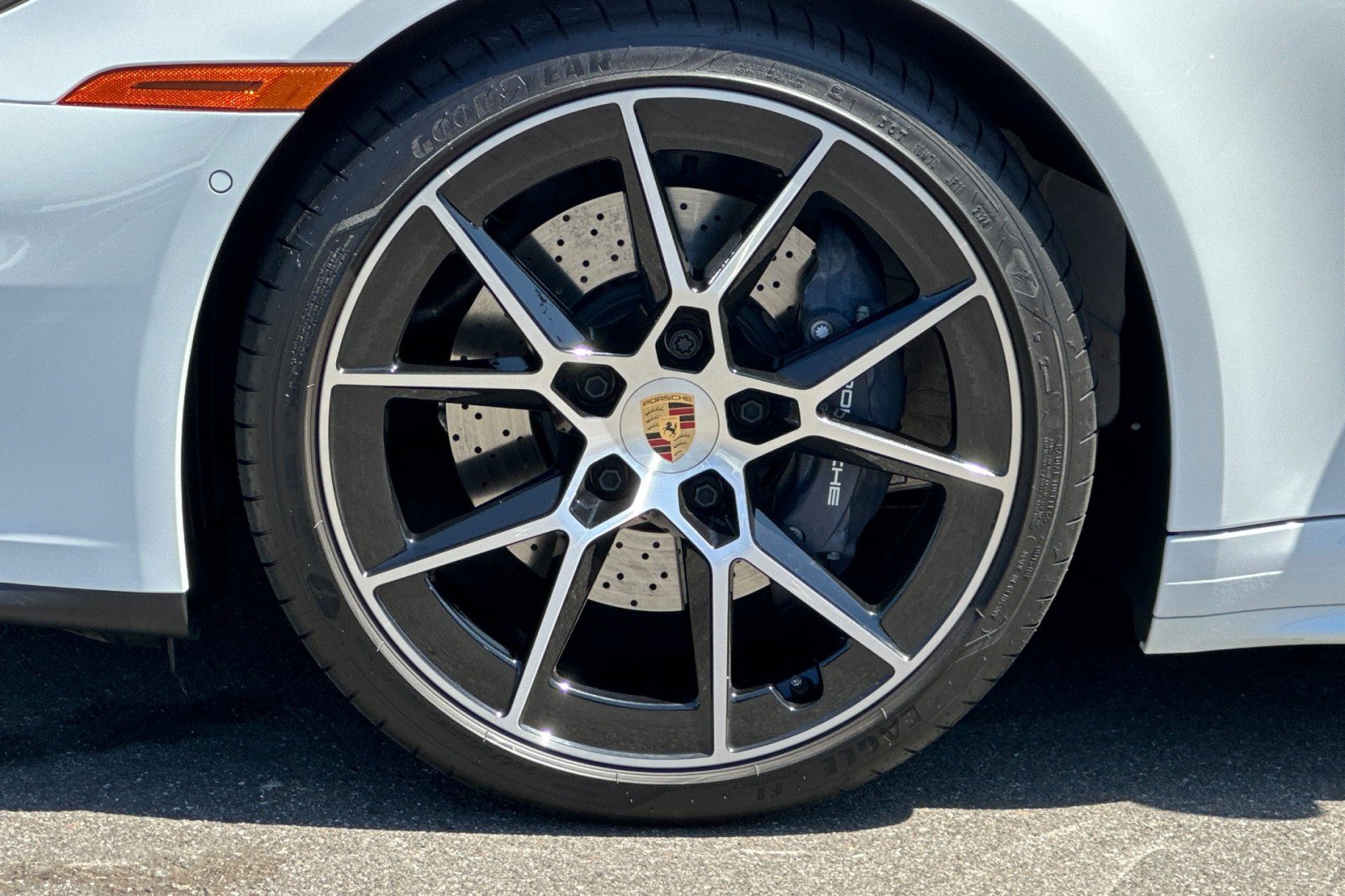 Certified 2025 Porsche 911 Carrera RWD image 26