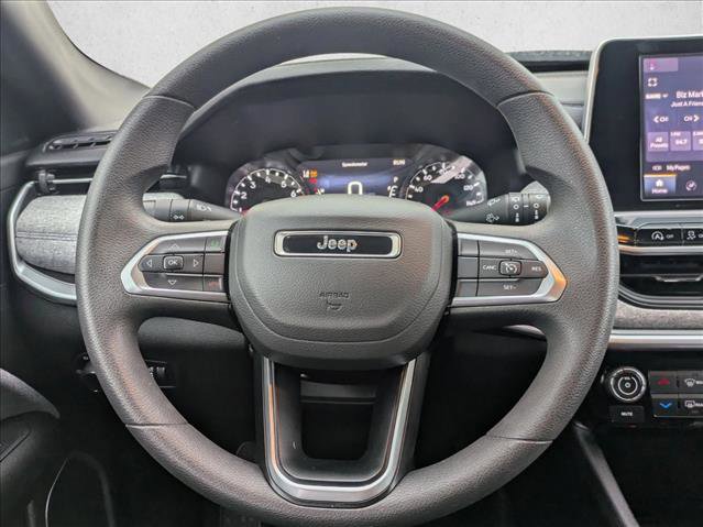Used 2025 Jeep Compass Sport image 11