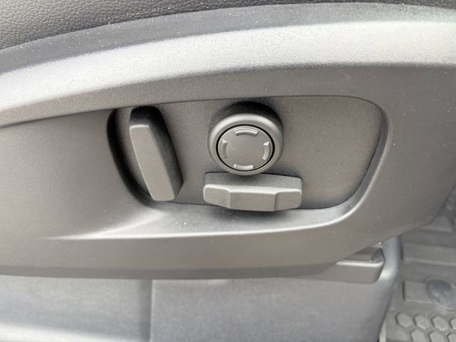 Used 2023 Land Rover Defender 90 SE image 17