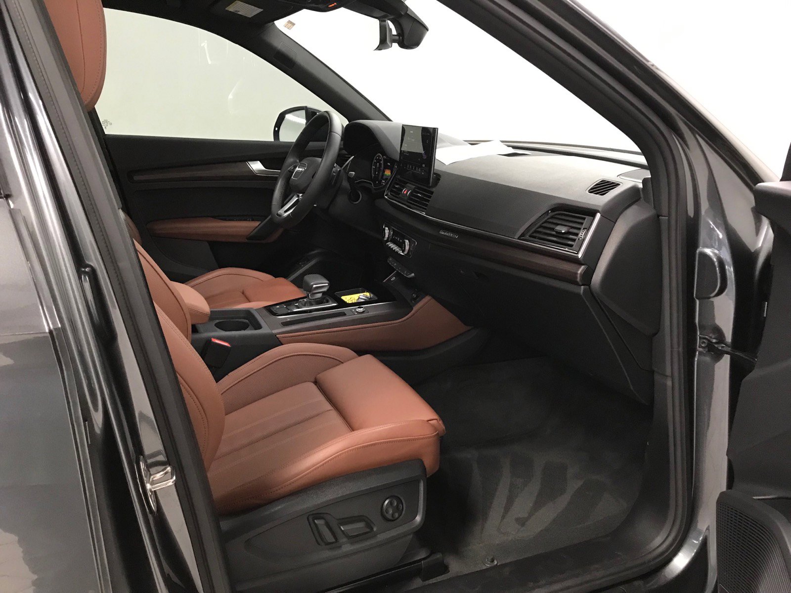 Used 2023 Audi Q5 e Premium Plus w/ Premium Plus Package AWD/4WD image 17