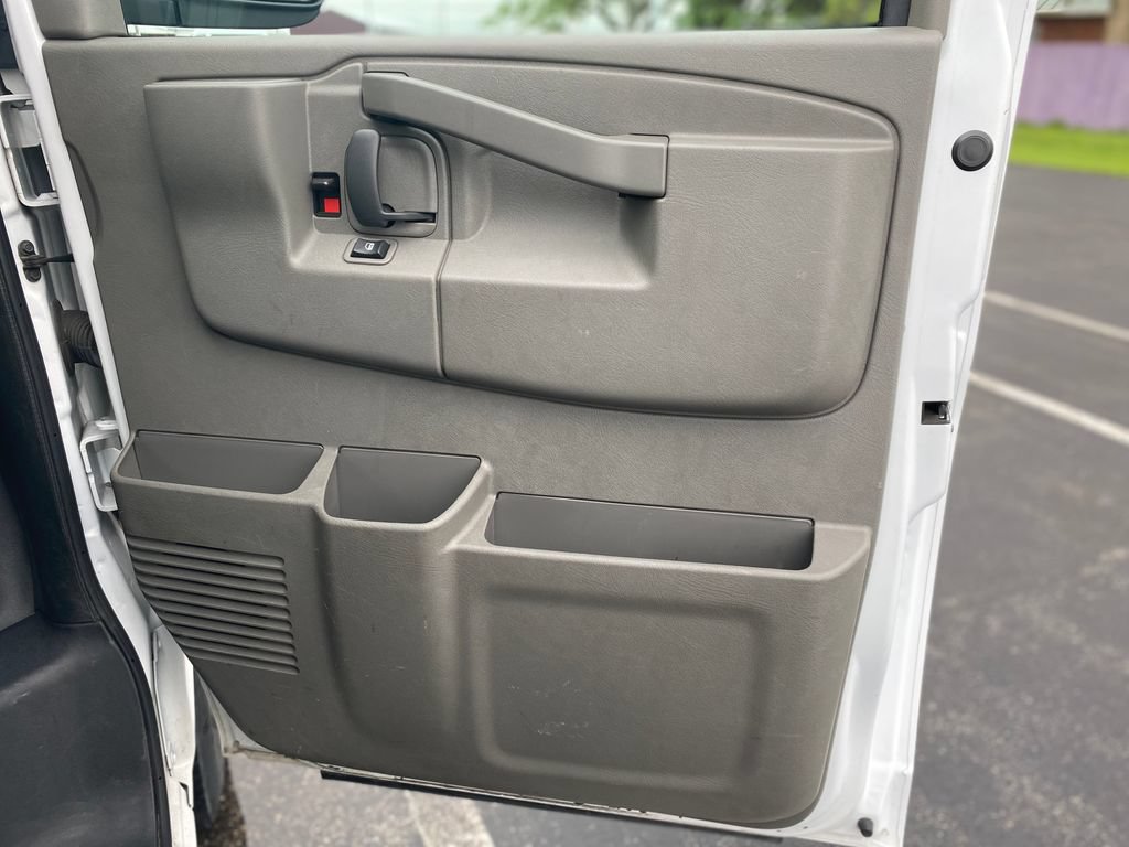 Used 2023 GMC Savana 2500 w/ Driver Convenience Package RWD image 9