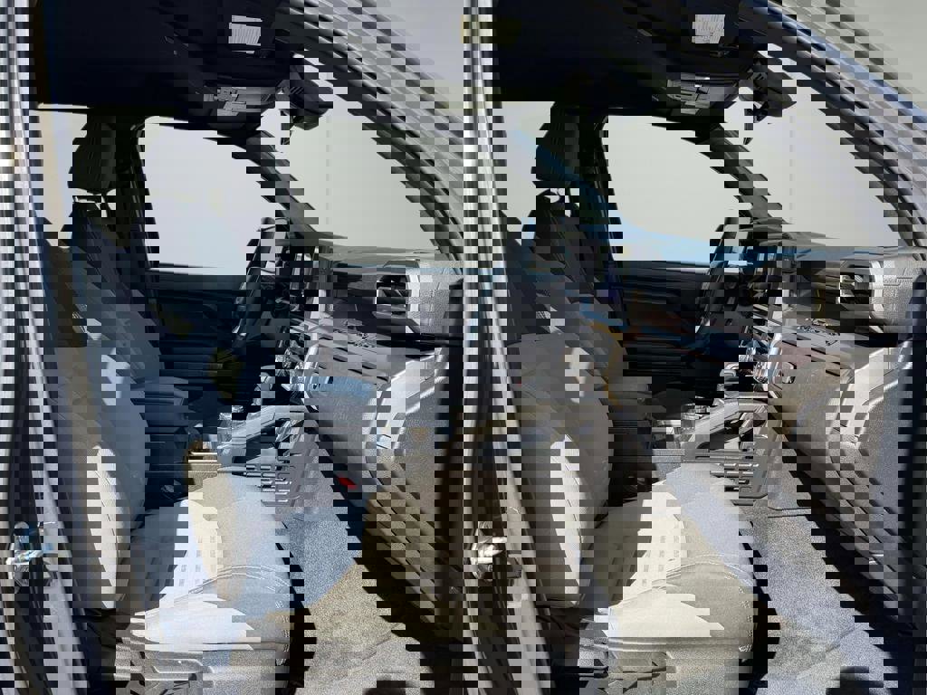 Used 2025 Toyota Tacoma TRD Off-Road image 11