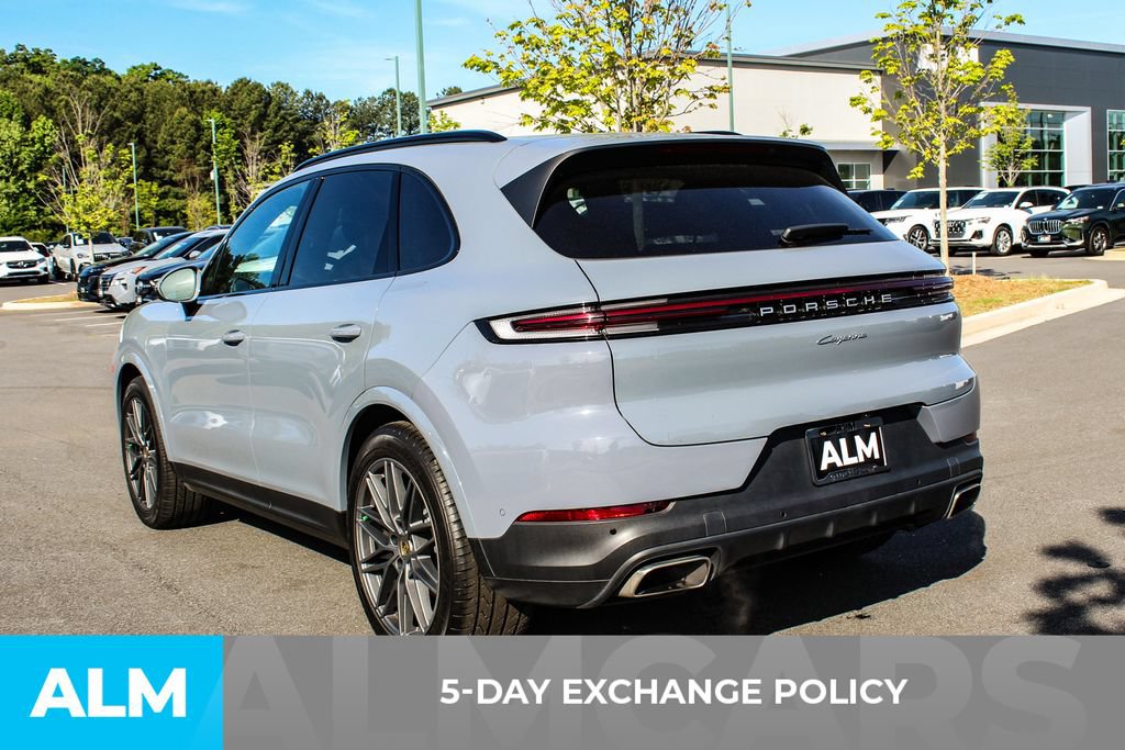 Used 2024 Porsche Cayenne AWD/4WD image 3