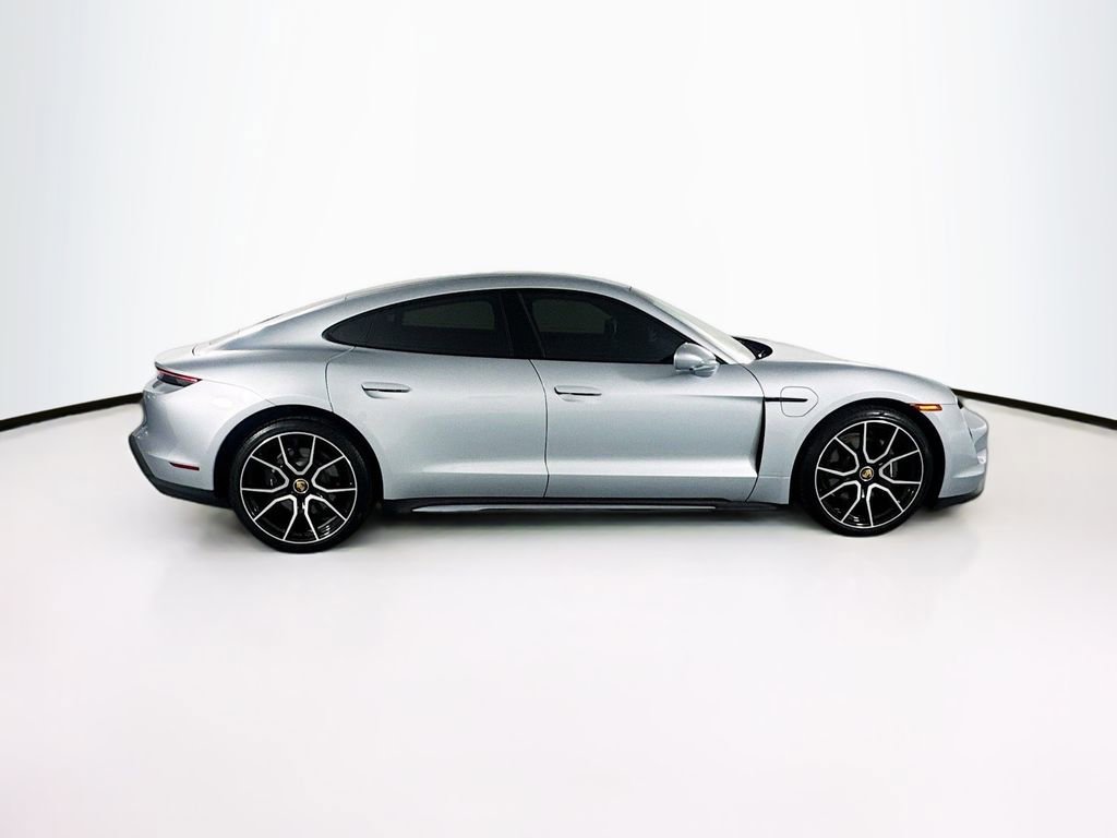 Used 2024 Porsche Taycan image 4