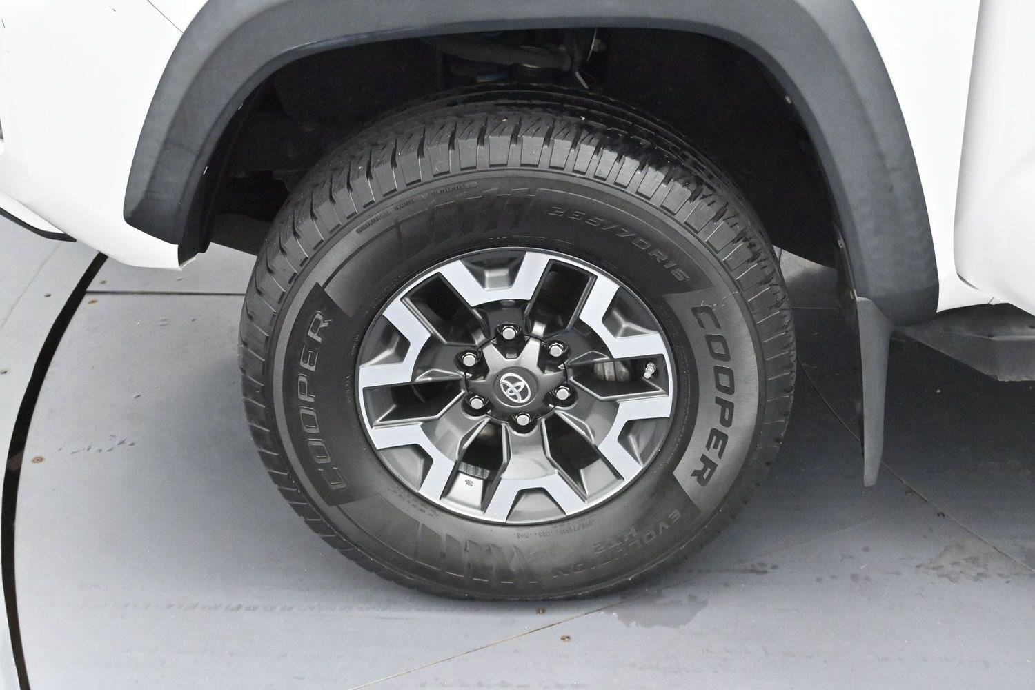 Used 2018 Toyota Tacoma TRD Off-Road AWD/4WD image 31
