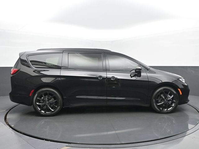 New 2025 Chrysler Pacifica Limited FWD image 6