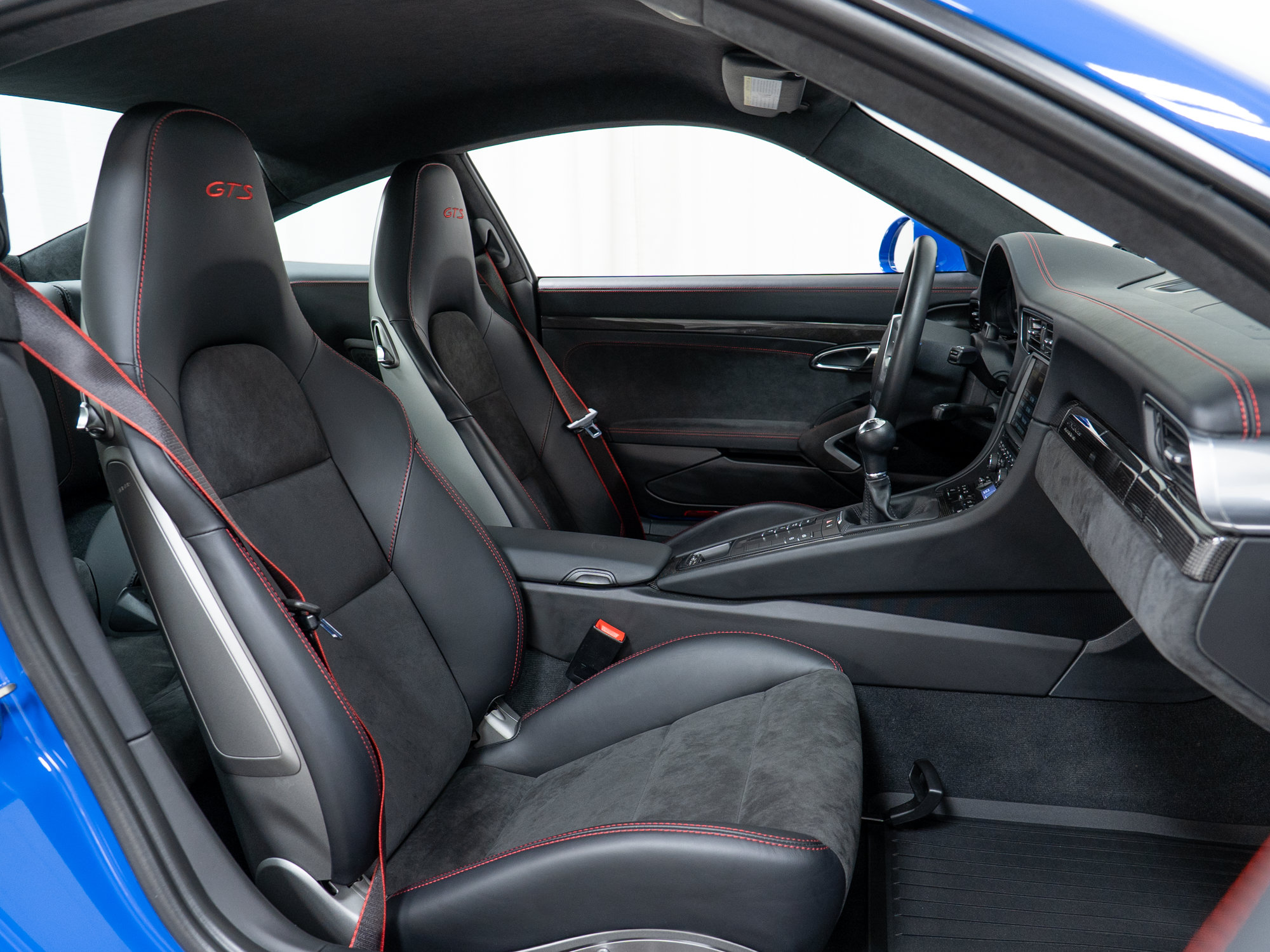 Certified 2016 Porsche 911 Carrera GTS RWD image 38