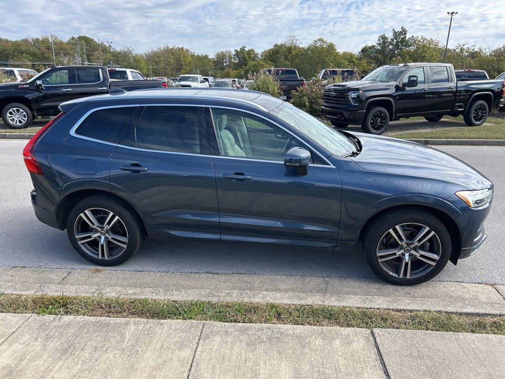 Used 2021 Volvo XC60 T5 Momentum w/ Advanced Package image 4