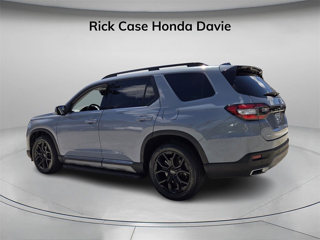Certified 2024 Honda Pilot Touring image 7