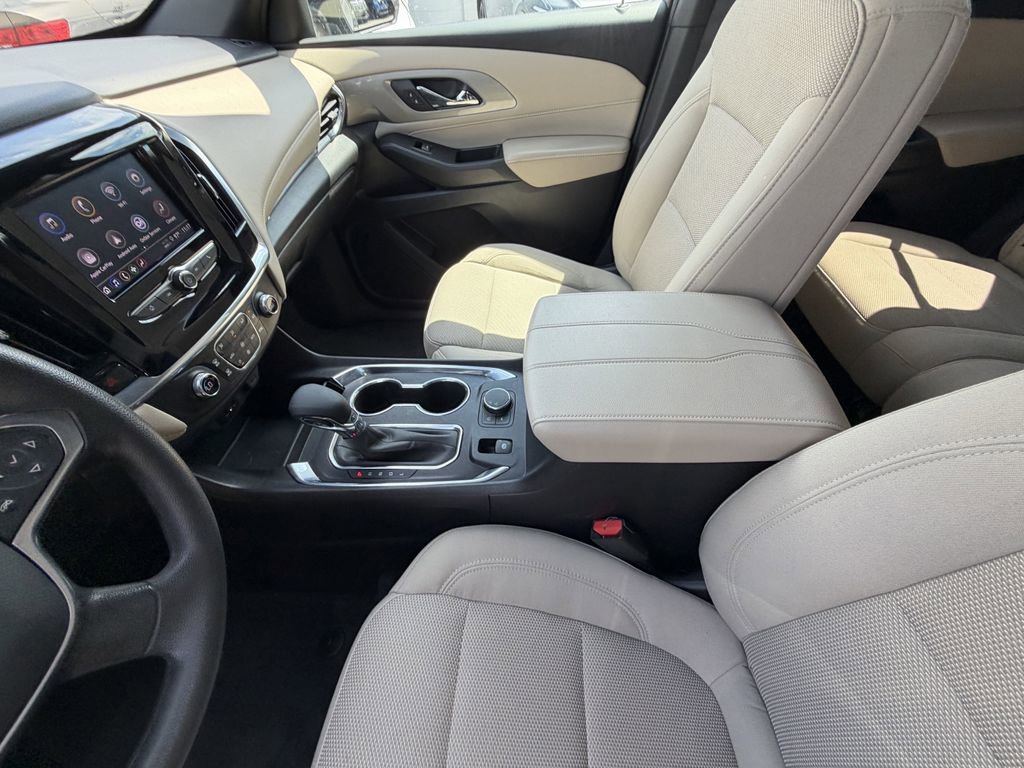 Used 2023 Chevrolet Traverse LS FWD image 19