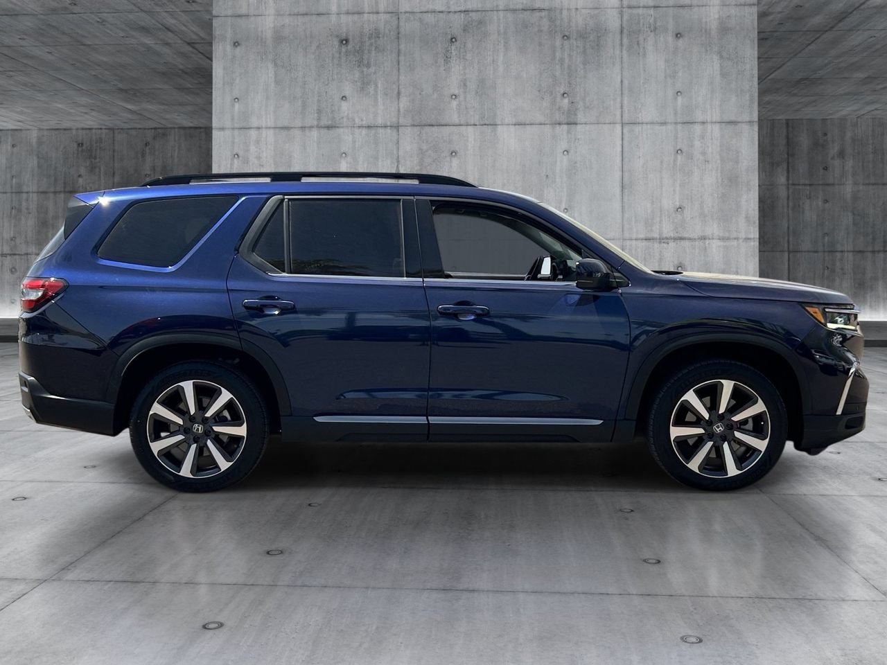 Used 2024 Honda Pilot Touring image 6