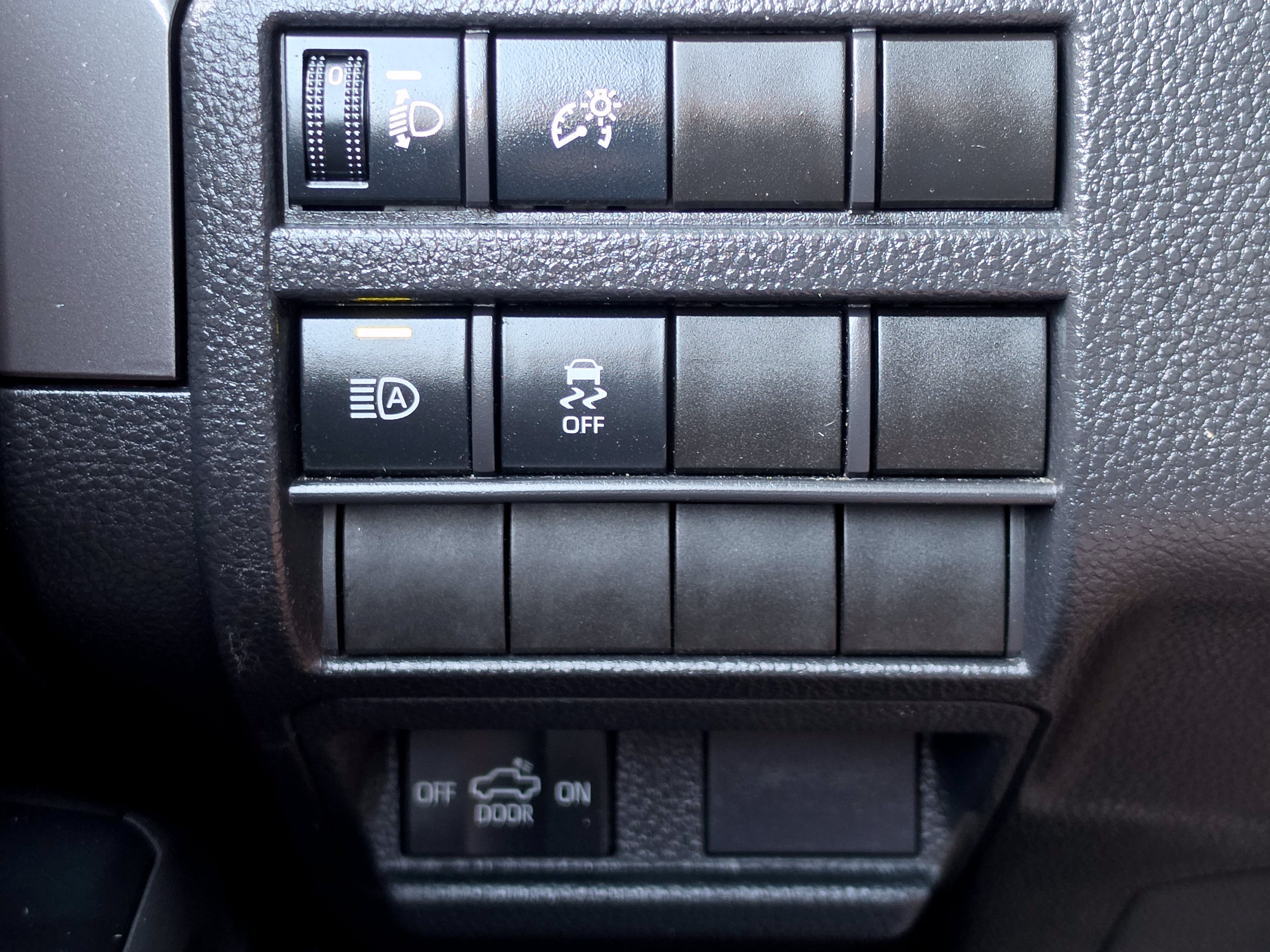 Used 2025 Toyota Tacoma SR5 AWD/4WD image 13