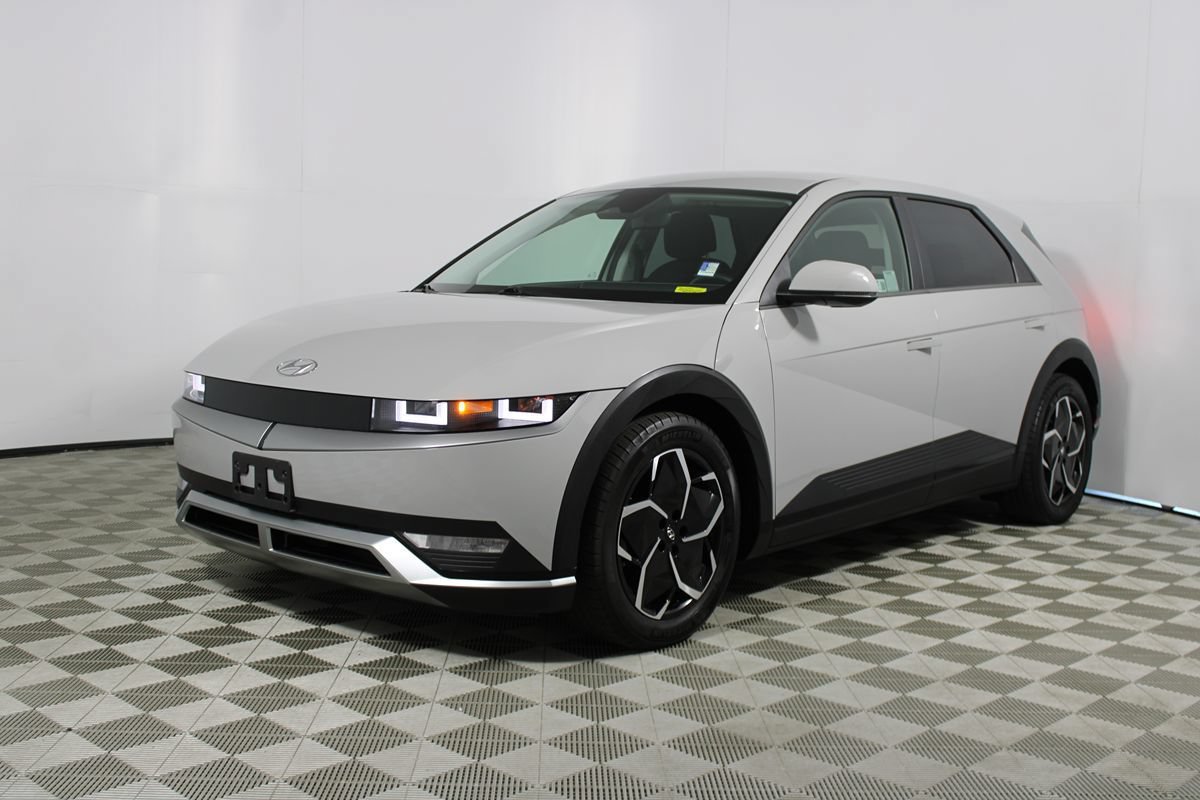 Used 2024 Hyundai Ioniq 5 SE RWD image 3