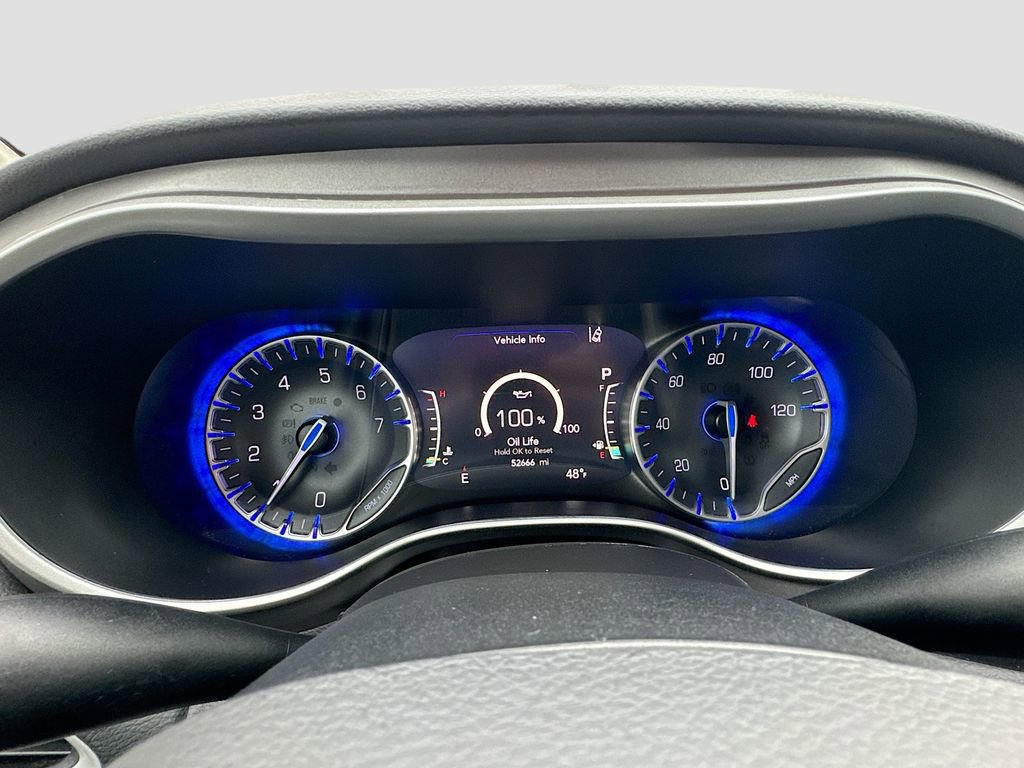 Used 2024 Chrysler Pacifica Touring-L image 11