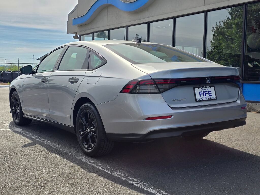 Certified 2025 Honda Accord SE image 3