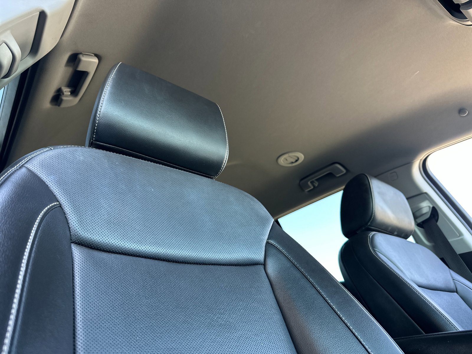 Used 2023 GMC Acadia SLT image 17