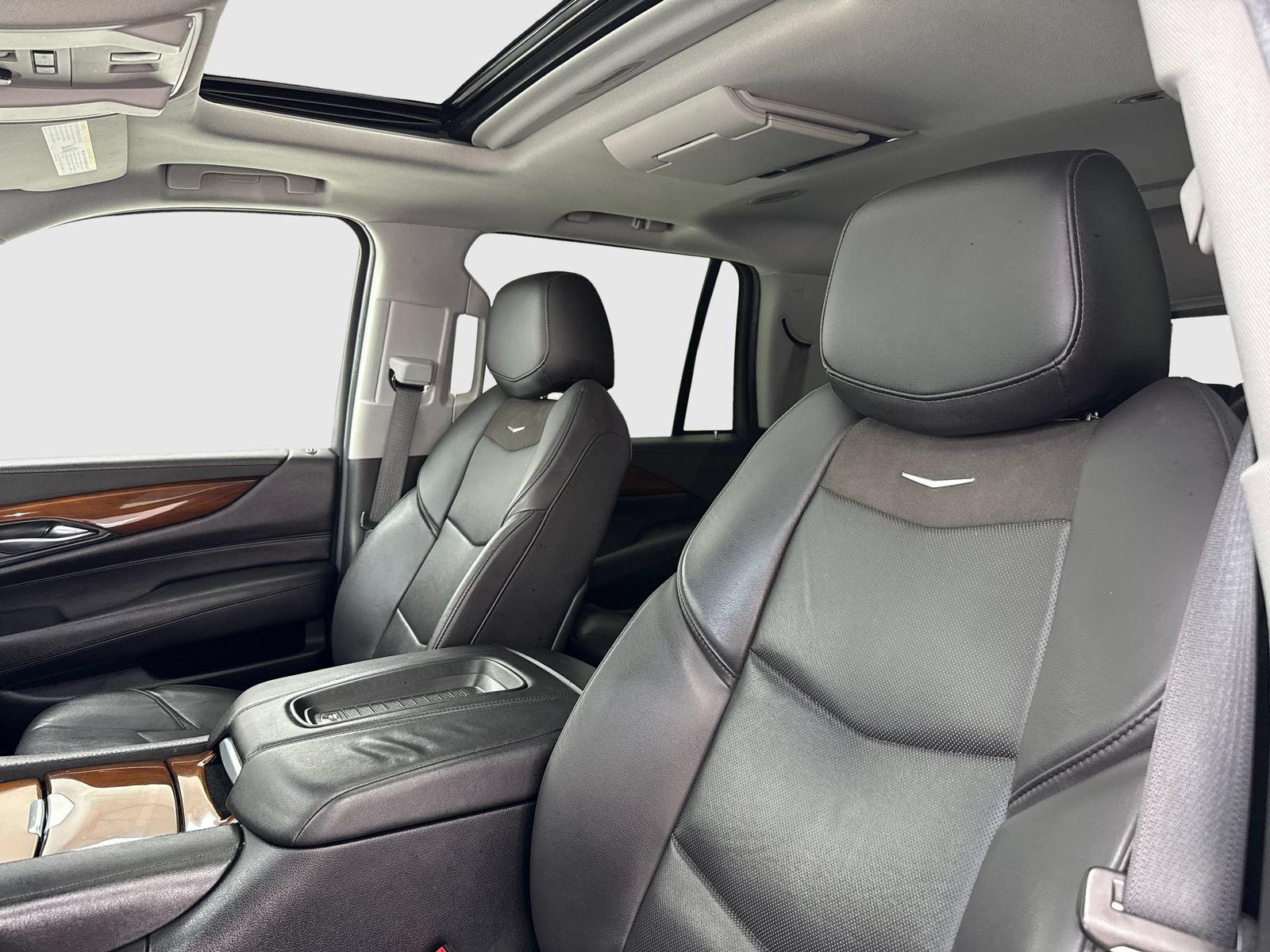 Used 2018 Cadillac Escalade Luxury AWD/4WD image 15