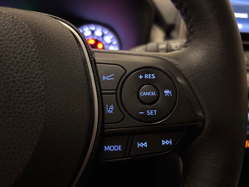 Used 2020 Toyota RAV4 XLE Premium image 17