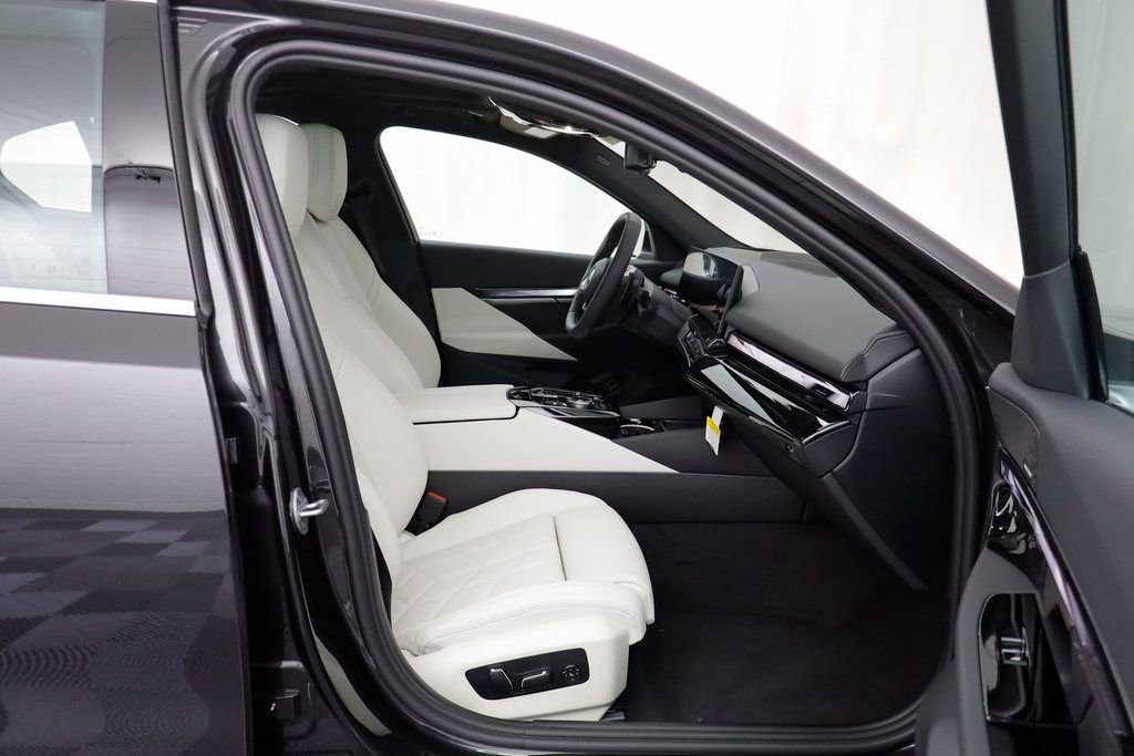 New 2026 BMW 530i xDrive w/ Premium Package image 19