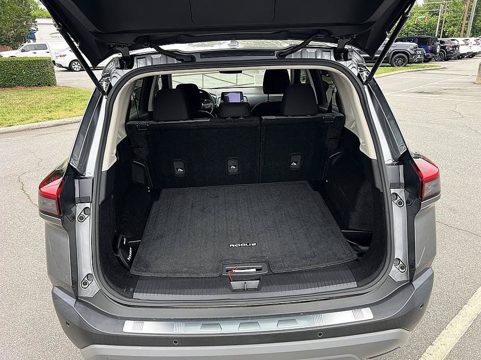 Certified 2023 Nissan Rogue SV FWD image 15