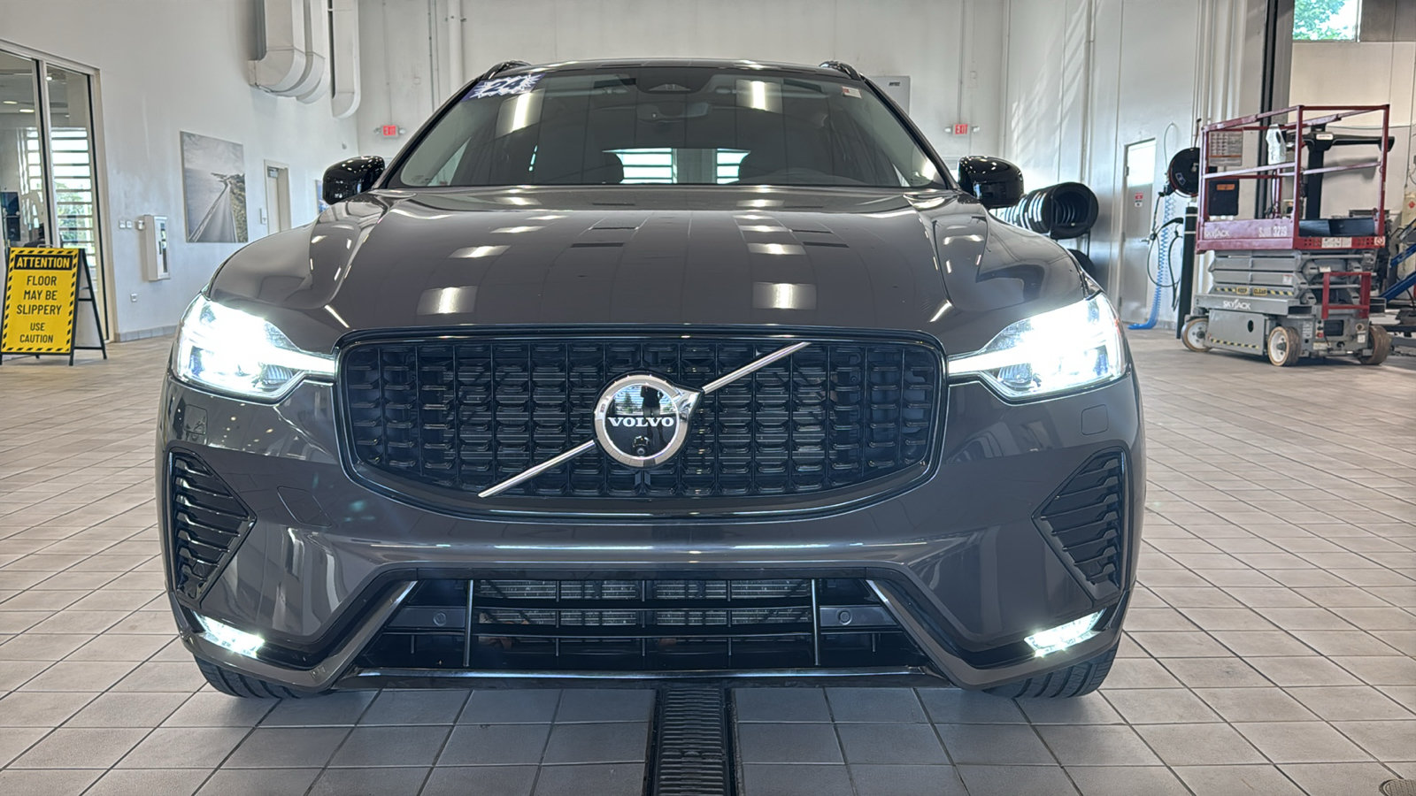 Used 2024 Volvo XC60 B5 Plus w/ Protection Package Premier AWD/4WD image 10
