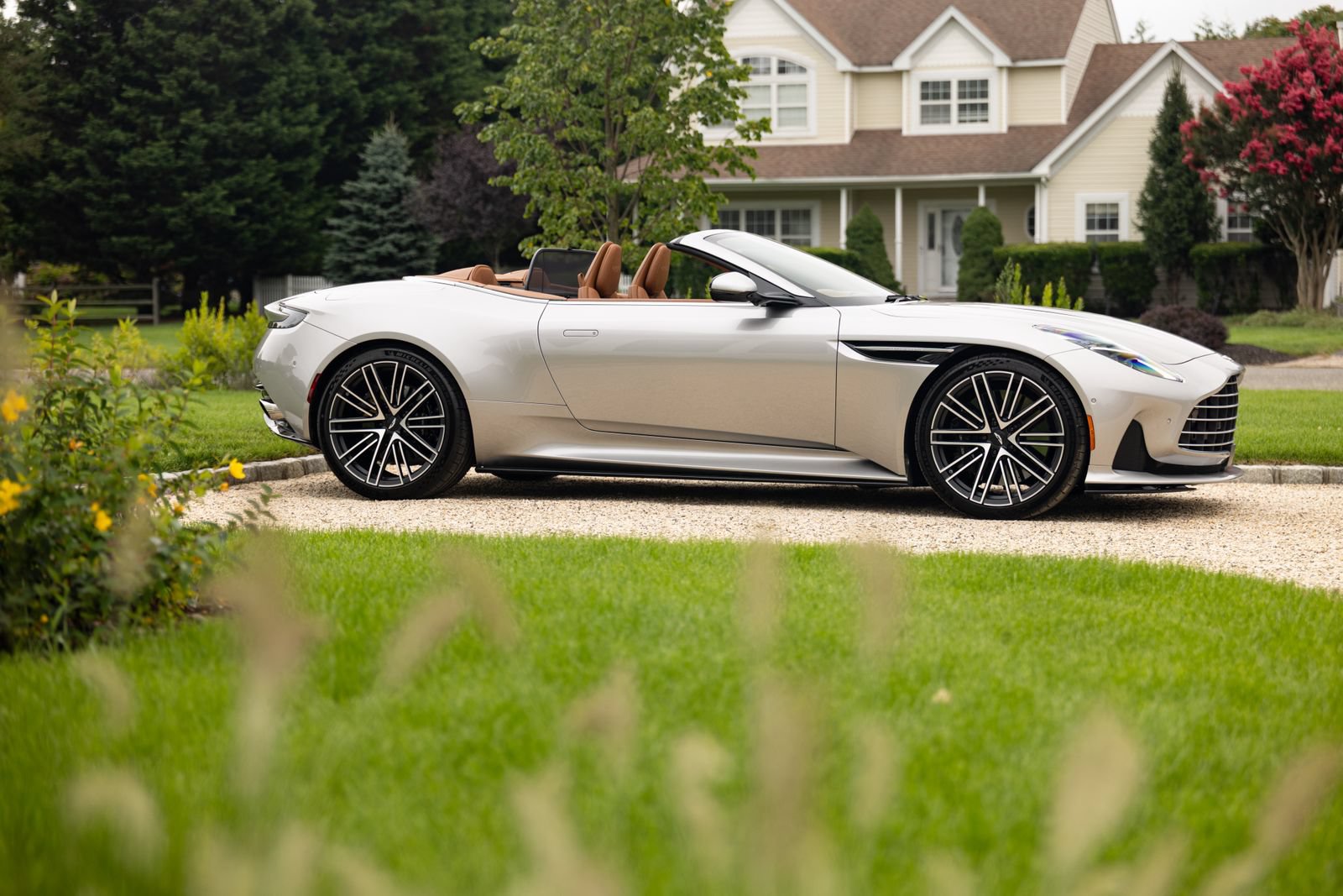 Used 2024 Aston Martin DB12 Convertible RWD image 36