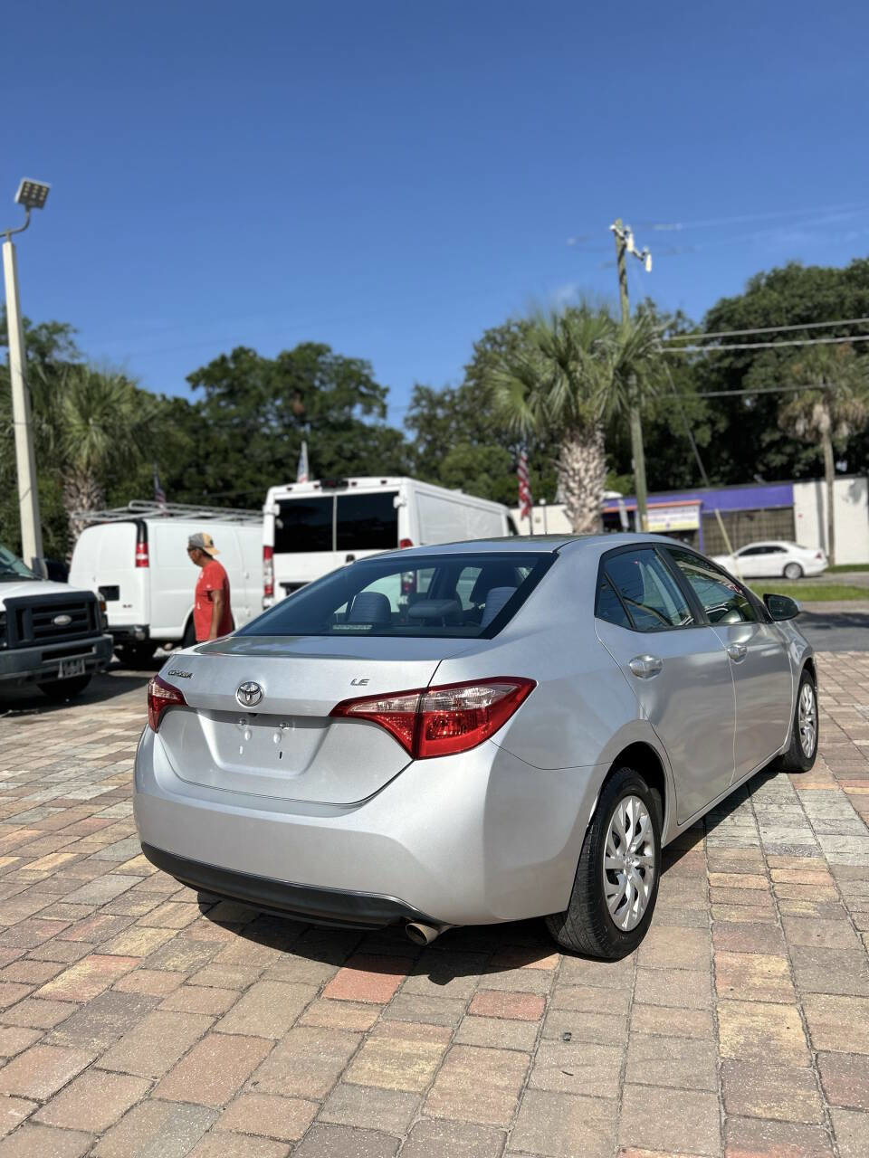 Used 2019 Toyota Corolla LE image 3