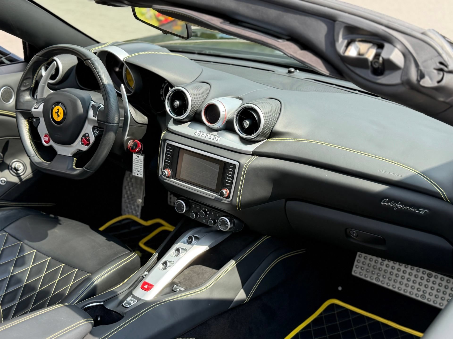 Used 2016 Ferrari California T RWD image 18
