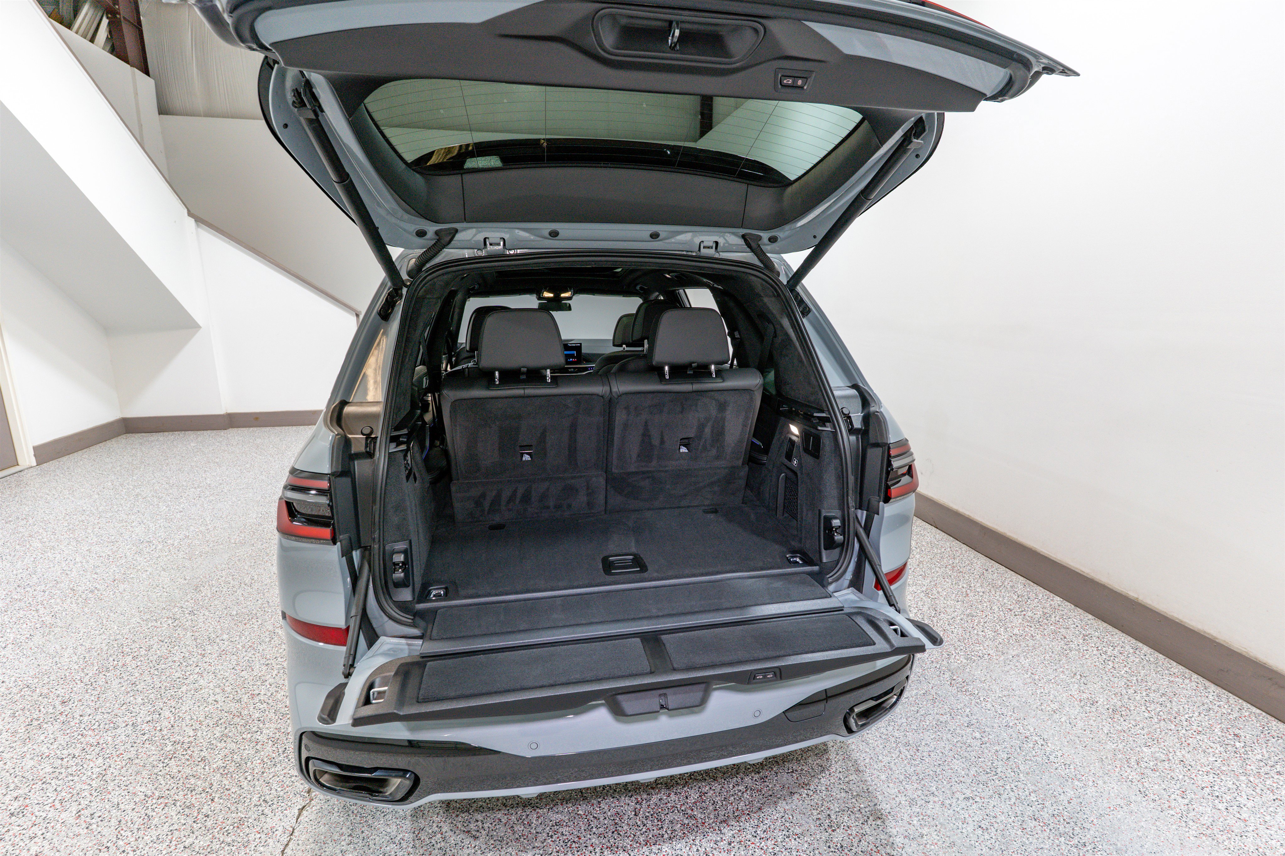 Used 2024 BMW X7 xDrive40i w/ M Sport Package image 33