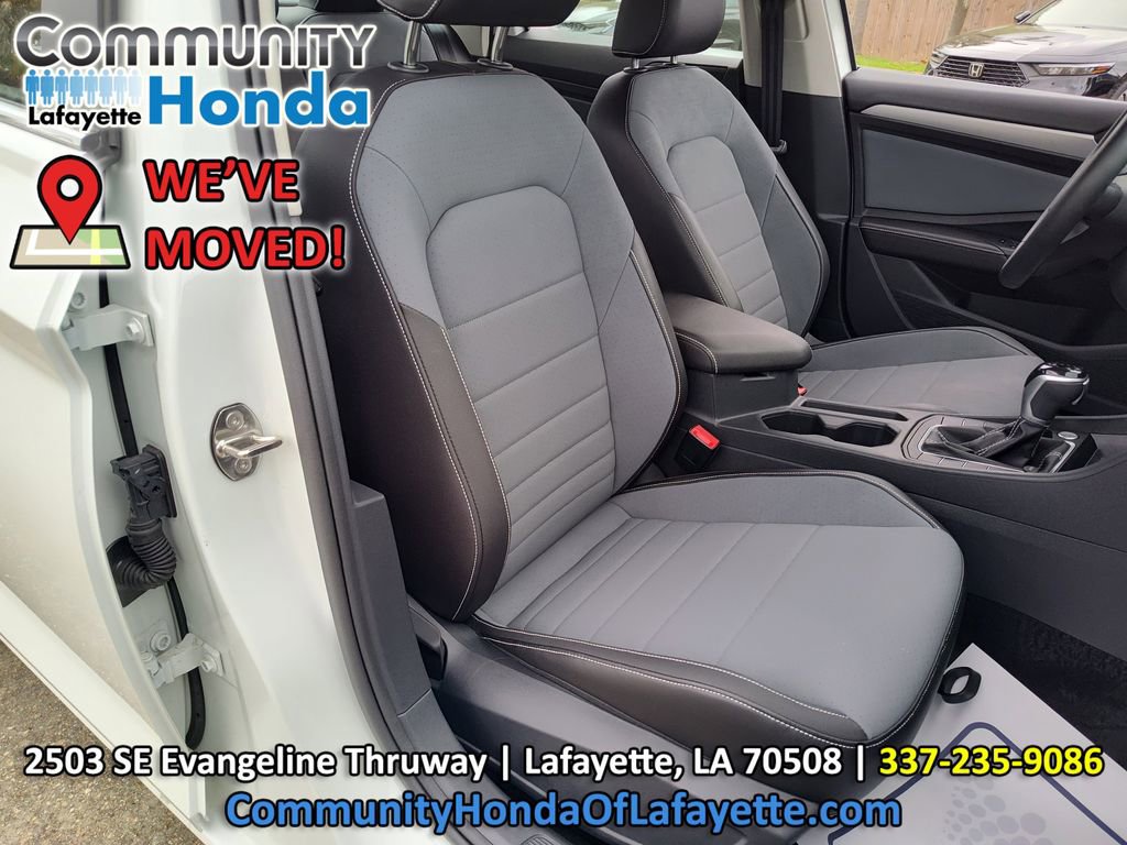 Used 2025 Volkswagen Jetta SE w/ Black Wheel Package FWD image 30