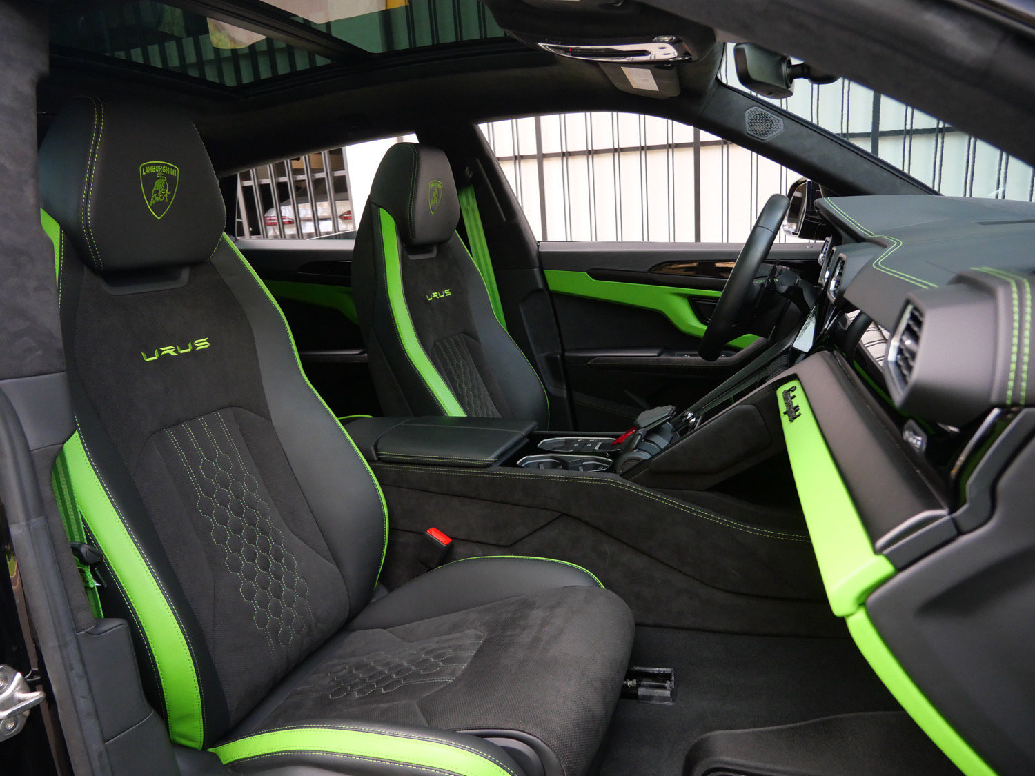 Used 2024 Lamborghini Urus S AWD/4WD image 8