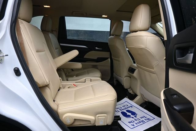 Used 2018 Toyota Highlander XLE FWD image 17
