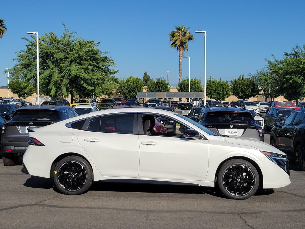 New 2027 Nissan Sentra SR w/ Floor Mat Package FWD image 8